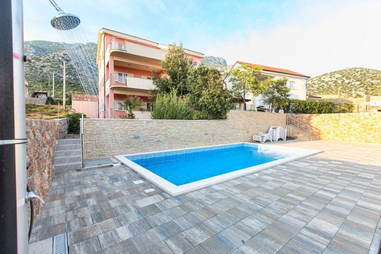 Apartments Villa Dina Karlobag Exterior foto