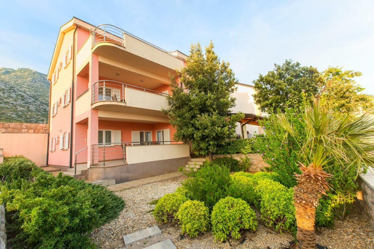 Apartments Villa Dina Karlobag Exterior foto