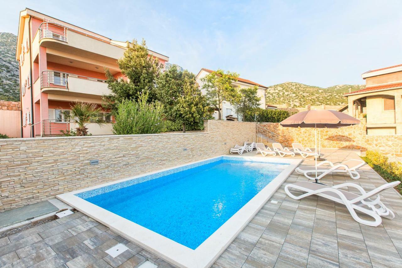 Apartments Villa Dina Karlobag Exterior foto