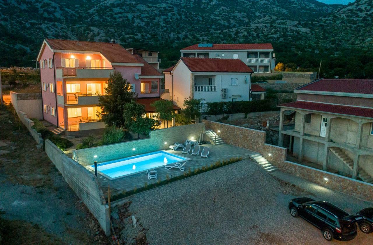 Apartments Villa Dina Karlobag Exterior foto